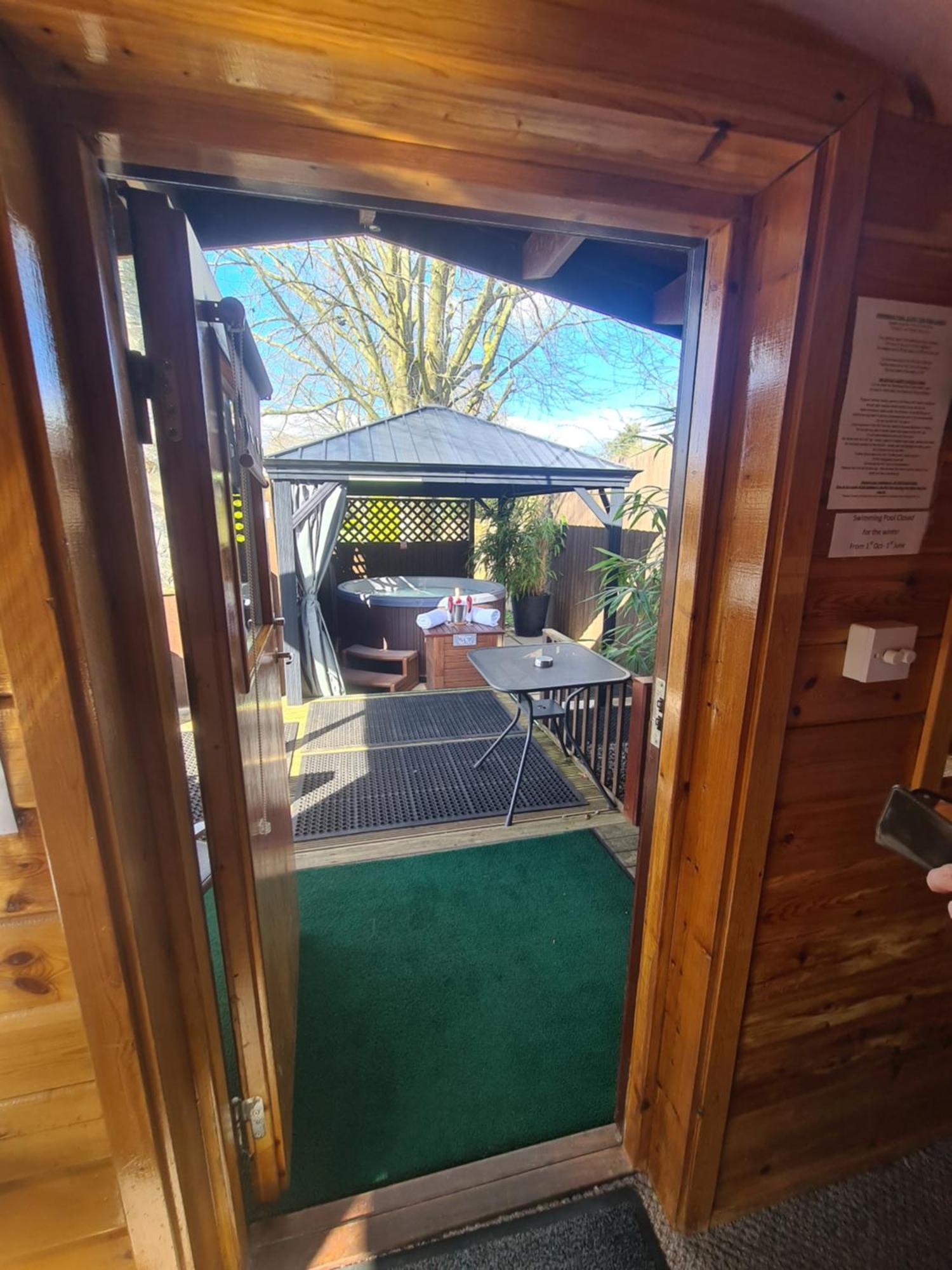 Cypress Log Cabins Accommodation Godshill  Exterior foto