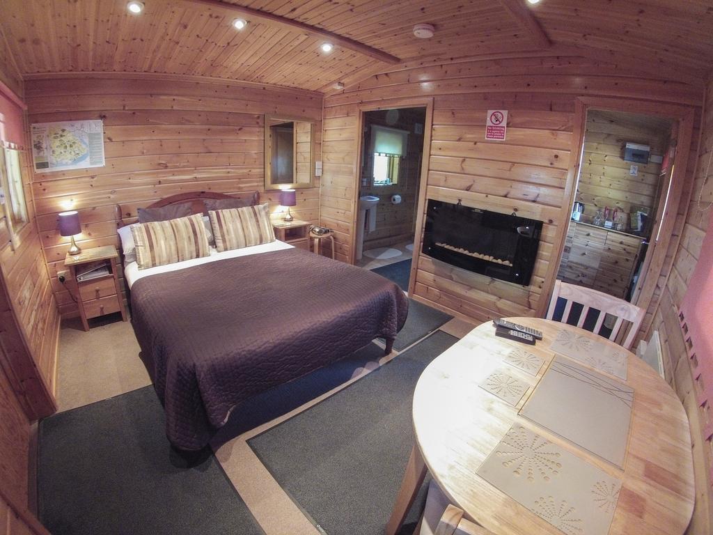 Cypress Log Cabins Accommodation Godshill  Quarto foto