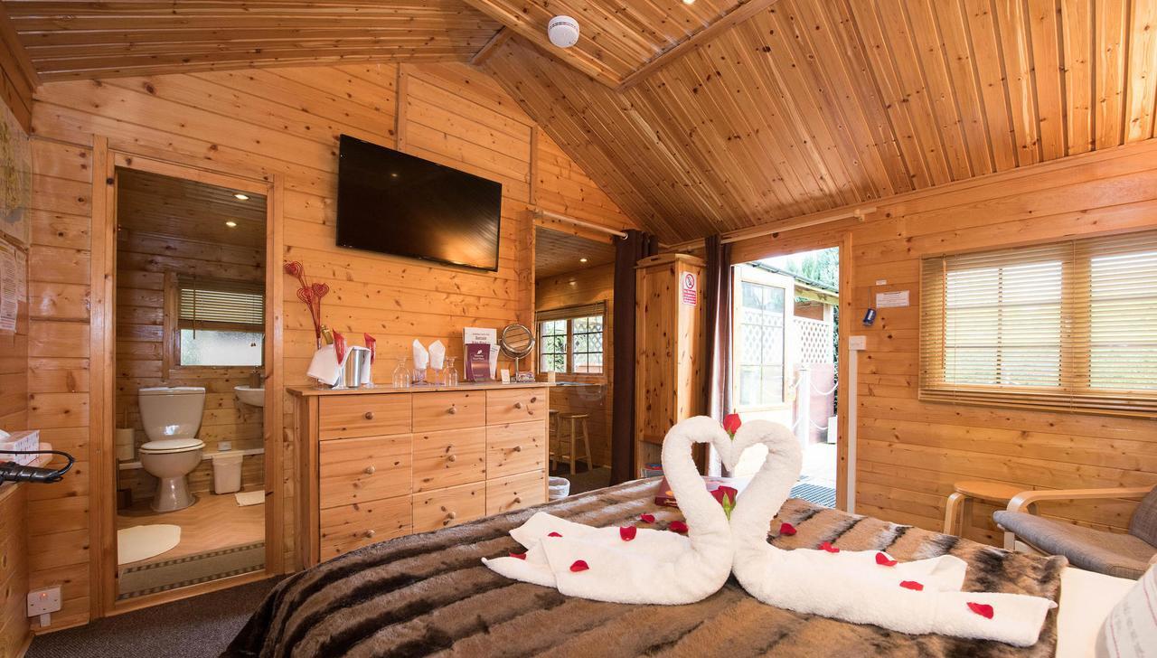 Cypress Log Cabins Accommodation Godshill  Exterior foto