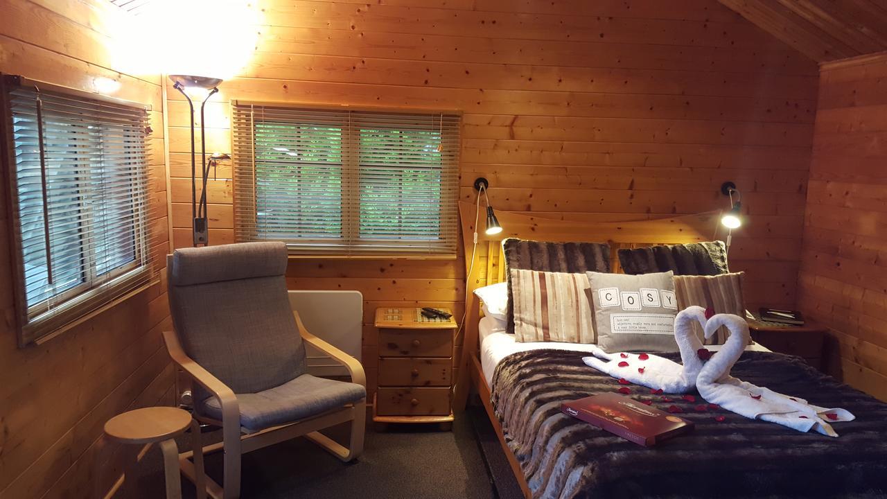 Cypress Log Cabins Accommodation Godshill  Exterior foto